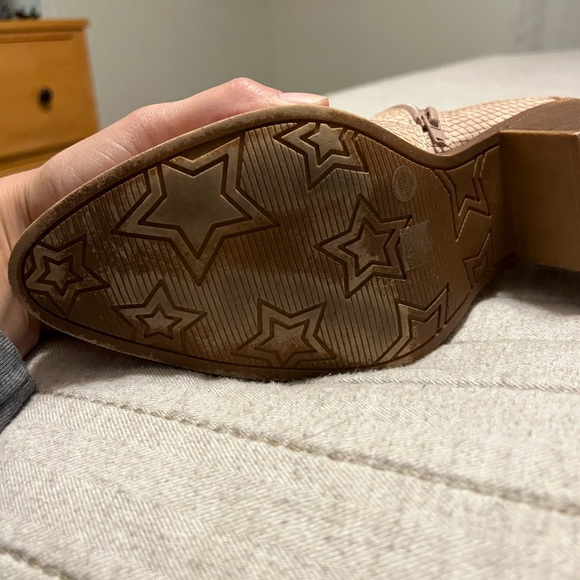 Almost new Dirty Laundry Blush Booties. Size 11. - Picture 5 of 6